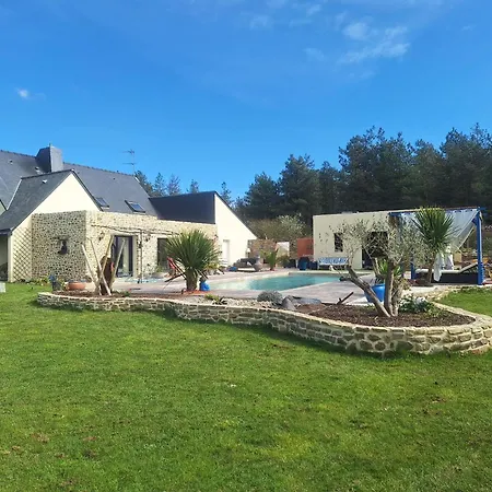Holiday home Piscine Jacuzzi Et Petanque Laille