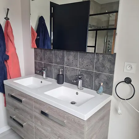 Holiday home Piscine Jacuzzi Et Petanque Laille