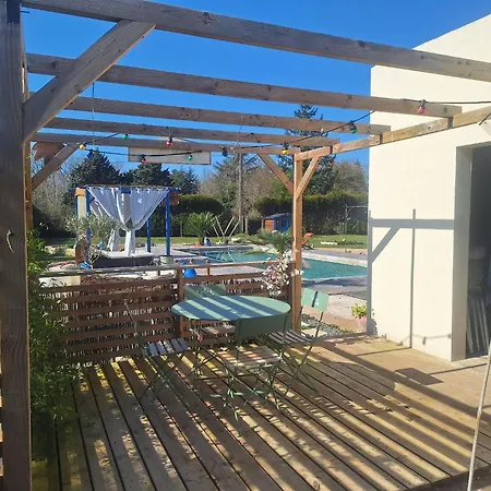 Piscine Jacuzzi Et Petanque *